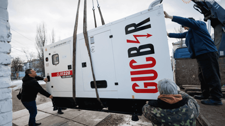 Фундація Зеленської передала генератори столичним школам - 285x160