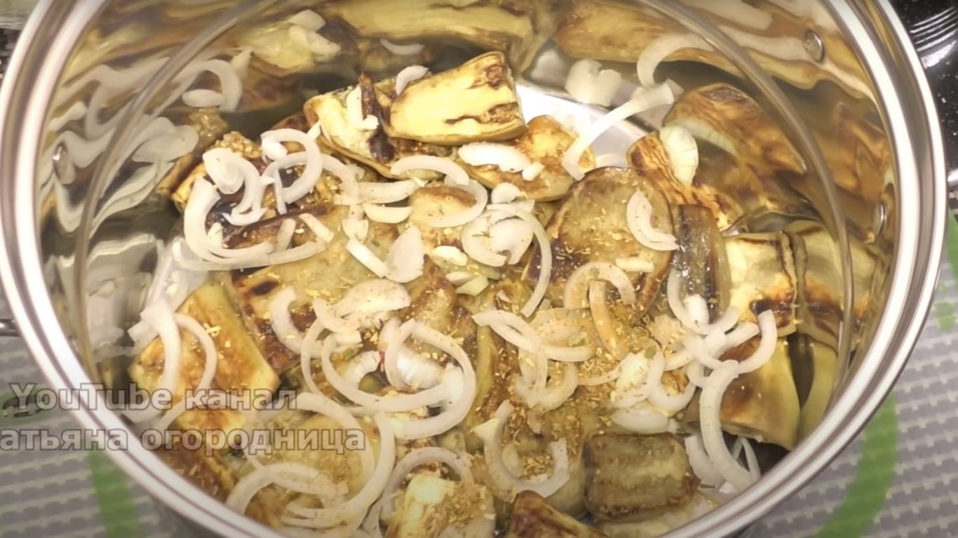 баклажани з цибулею на зиму рецепт