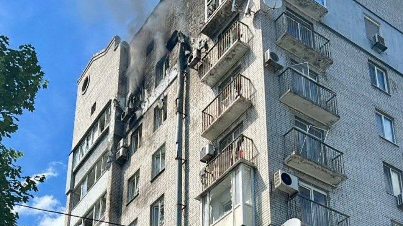 Росіяни повторно вдарили по Дніпру: приліт по багатоповерхівці