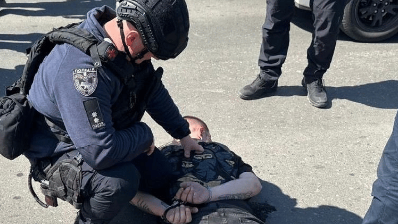 Стрельба в Одессе: полиция задержала вооруженного мужчину