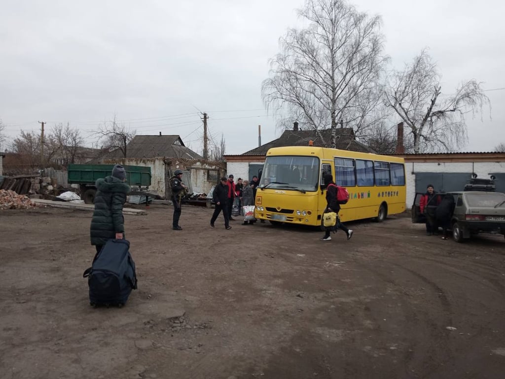 Эвакуация жителей Сумской области. Фото: Сумская ОВА