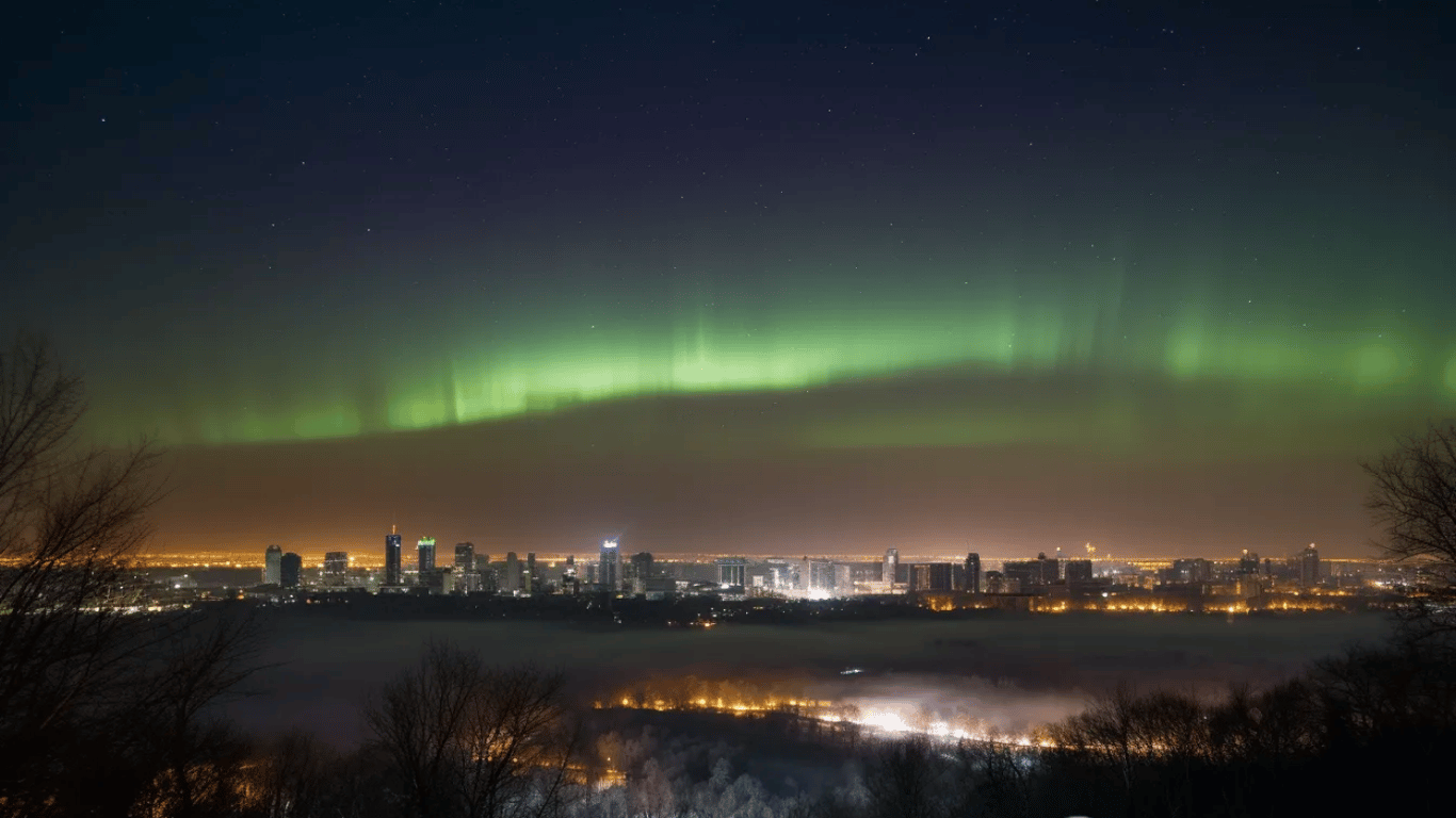 Этой ночью украинцы смогут увидеть редкое северное сияние — с чем связано явление