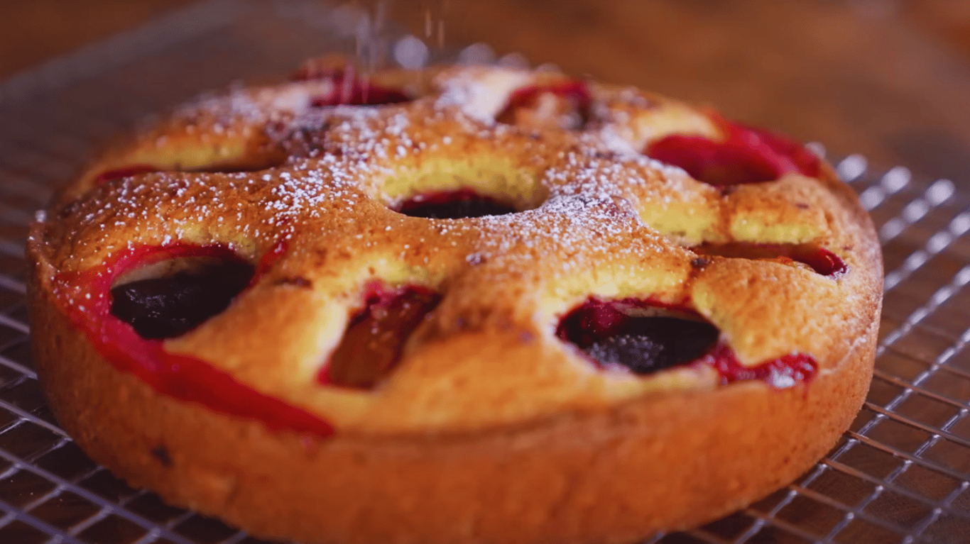 простий рецепт пирога зі сливами