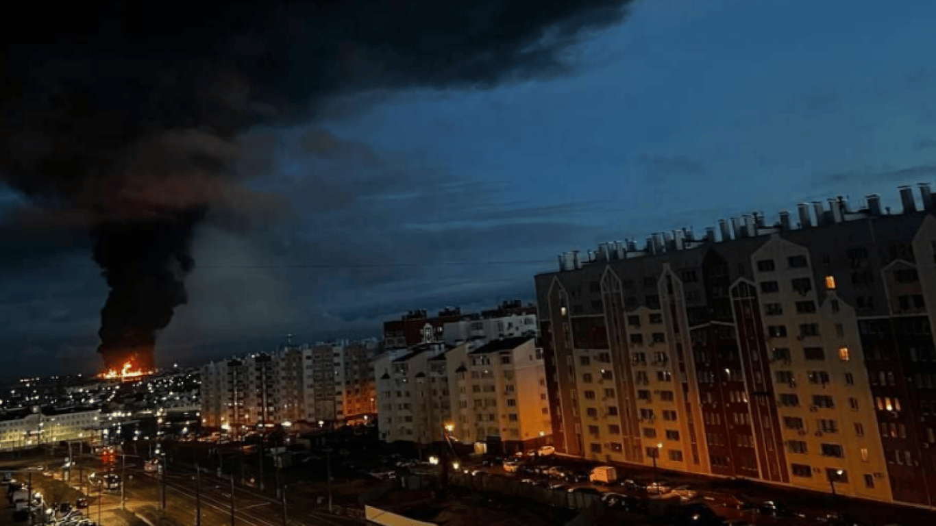 В Севастополе горит резервуар с топливом