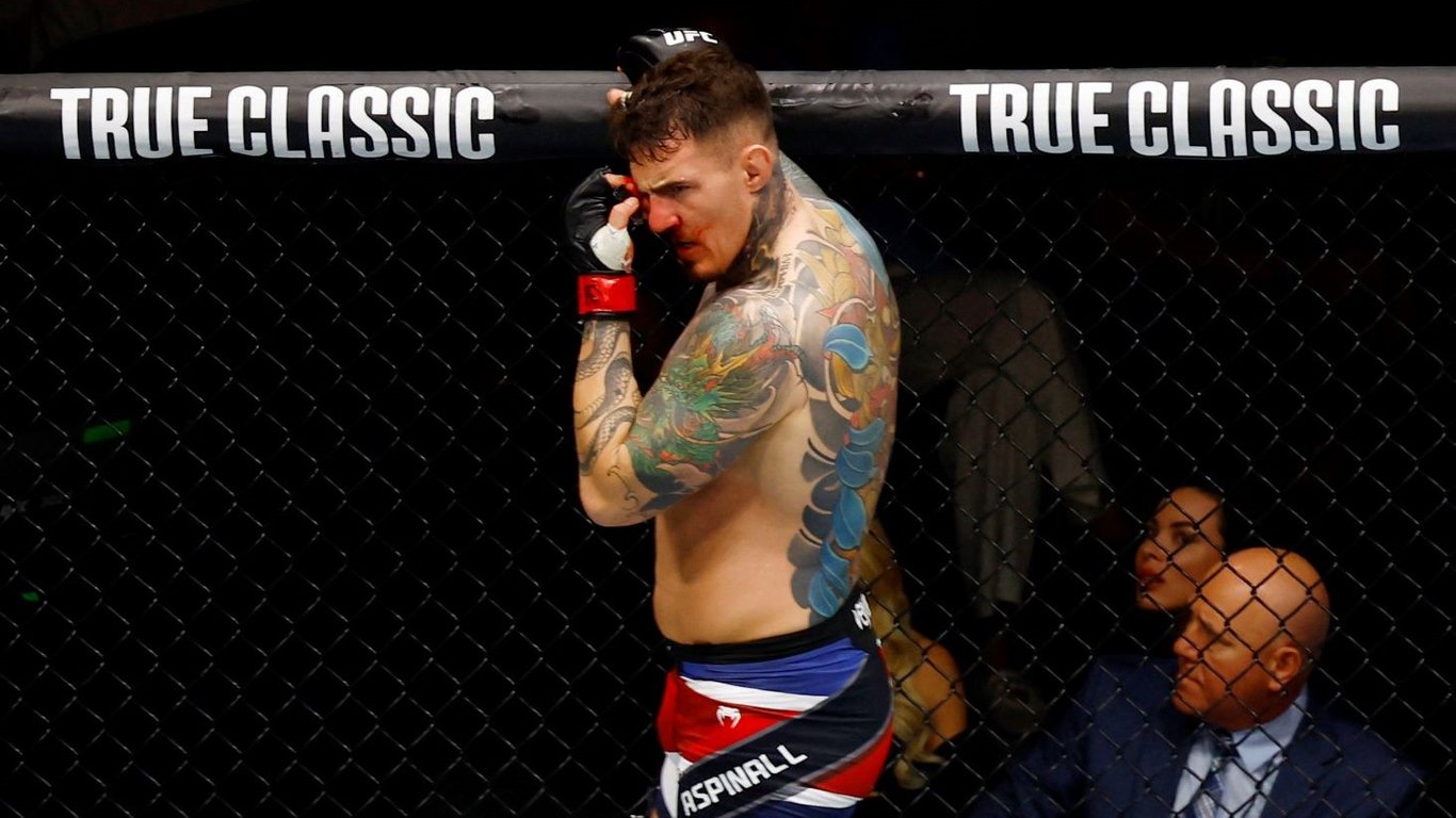 Том Аспиналл