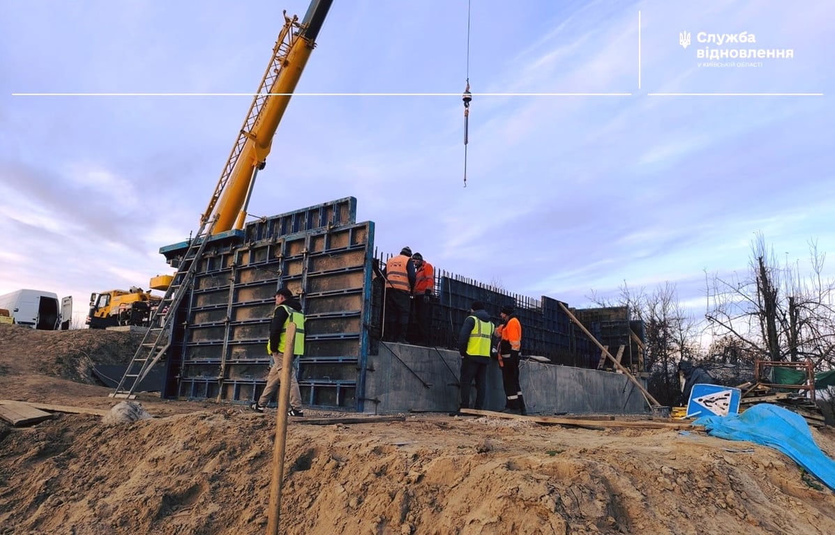 Триває ремонт мості через Тетерів