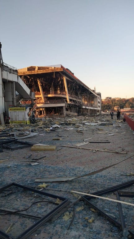 Зруйнований готель Одеса. Фото: Андрій Ставніцер