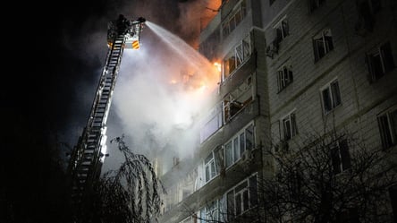 Россия ударила по многоэтажке в Сумах — фото последствий - 290x166