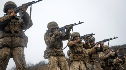 У Києві зʼявилися символічні графіті до Дня Сухопутних військ ЗСУ - 290x166