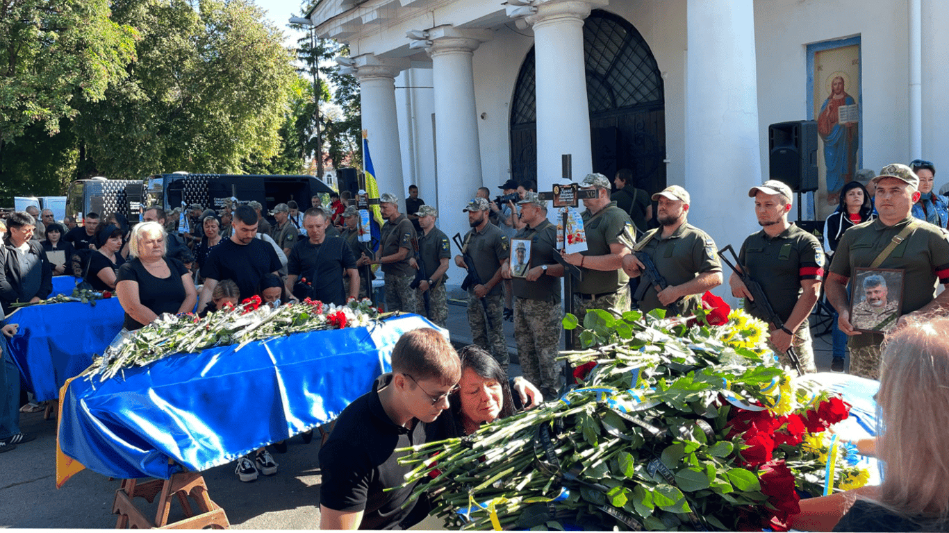 Удар по Інституту зв'язку 3 вересня — у Полтаві попрощалися із загиблими