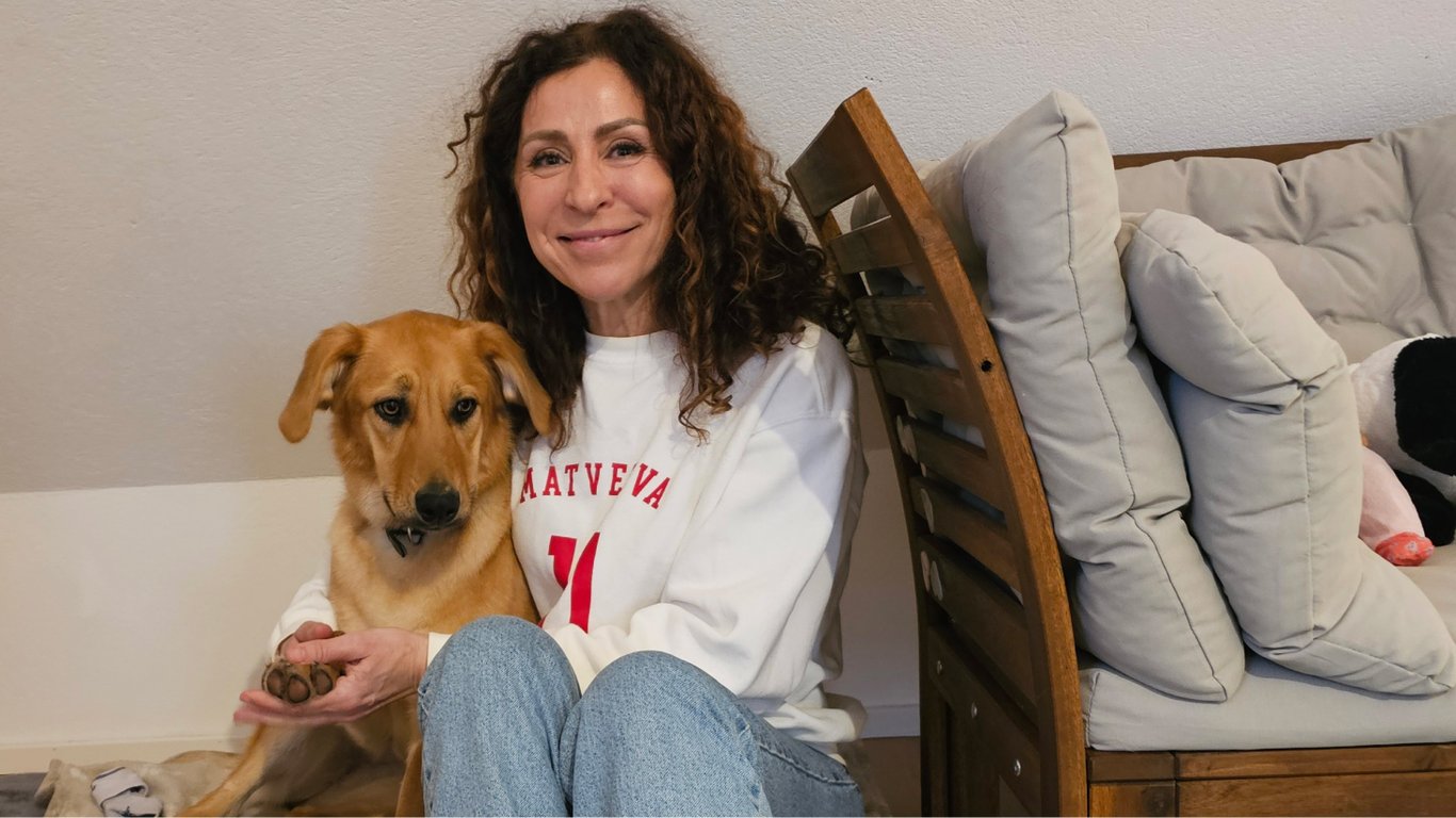 Надежда Матвеева нашла новый дом собаке, которую нашел военный