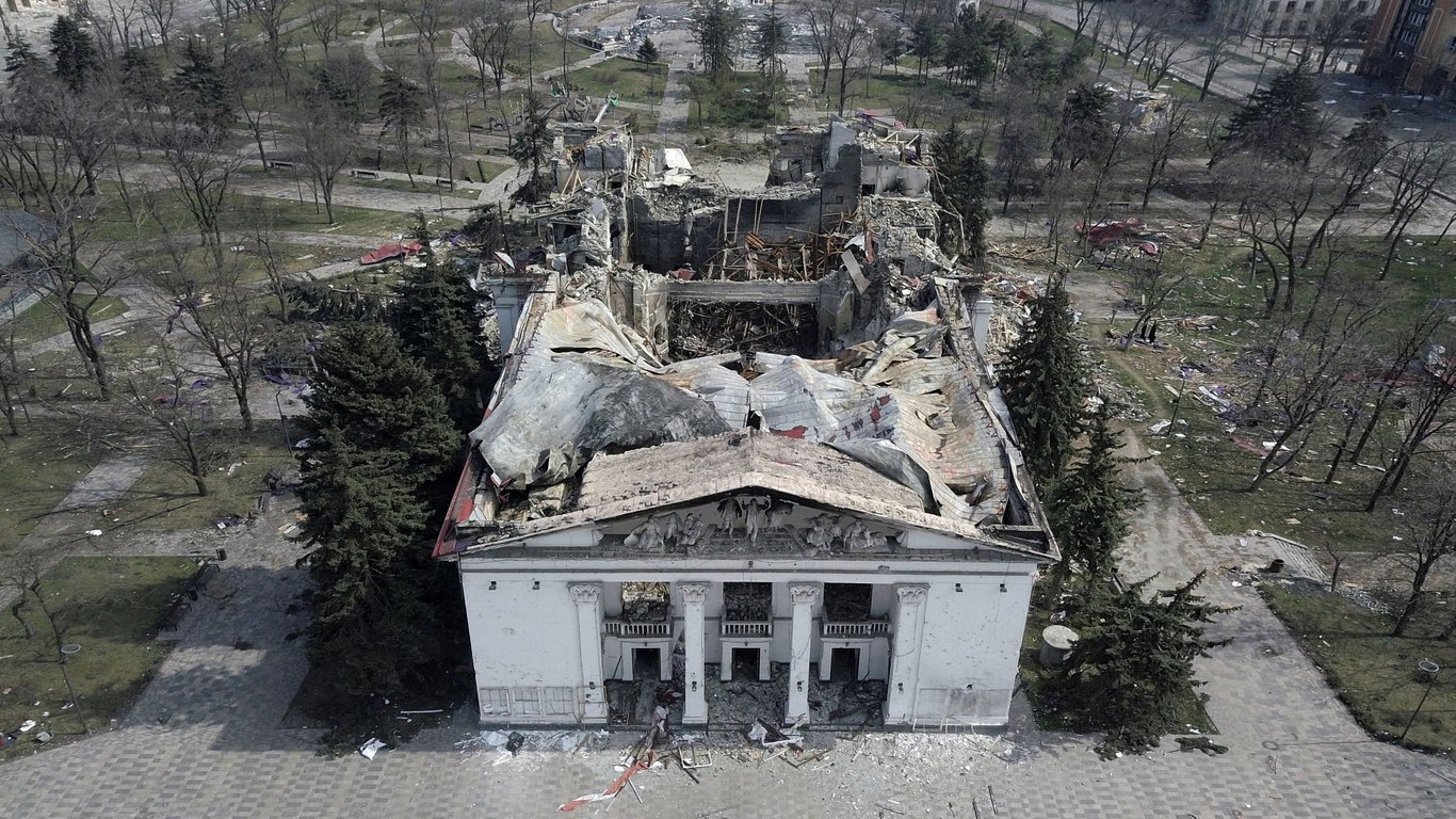 Зеленский напомнил о годовщине бомбардировки драмтеатра в Мариуполе