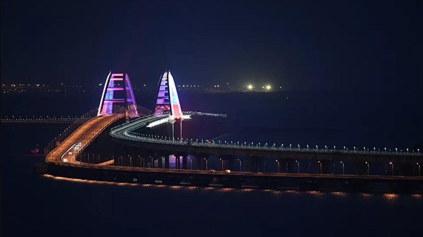 Крымский мост впервые за время войны закрыли на ночь