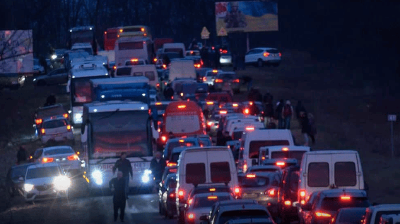 Очереди на границе Украины утром сегодня, 27 февраля