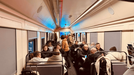 Тепло, чай і розетки — УЗ відкрила хаб для пасажирів у Польщі - 285x160