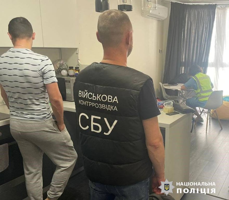 Затриманий фігурант, який завищив ціни на ноутбуки для військових