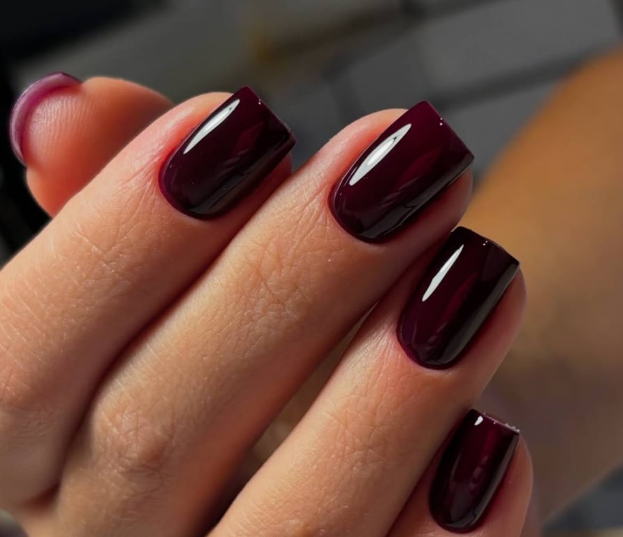 Стильний відтінок манікюру, що підкорює серця