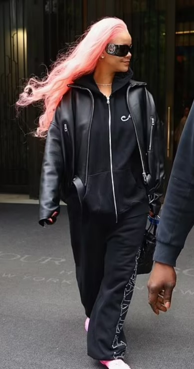 Рианна стала гламурной куклой