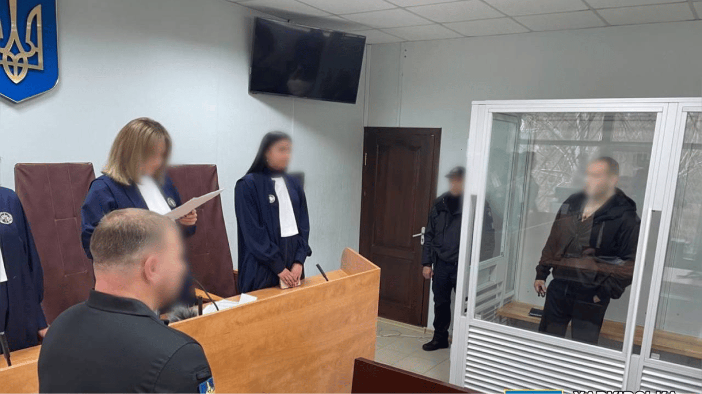 У Харкові довічно засудили зрадника, який навів ракету РФ на будівлю ОВА