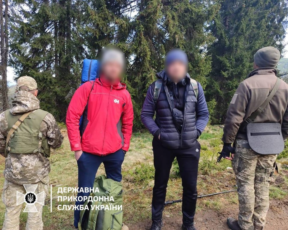 Прикордонники затримали чоловіків, які хотіли підкорити гори на українсько-румунському кордоні