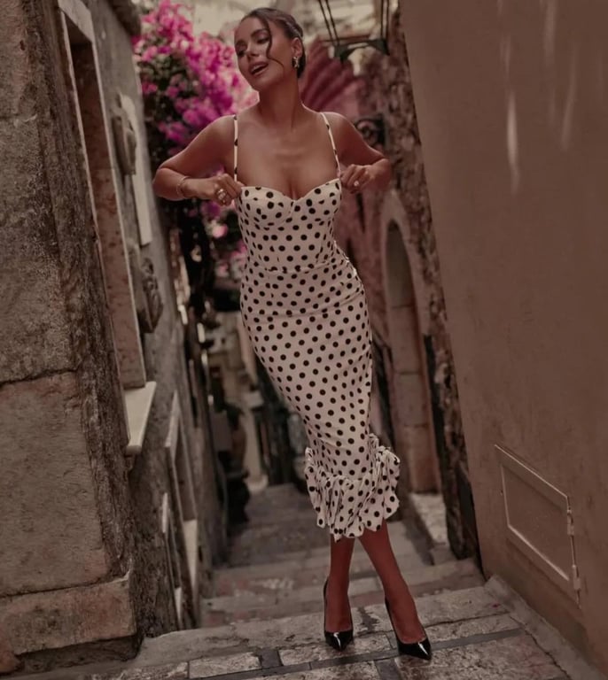 Сукня в горох набирає популярності