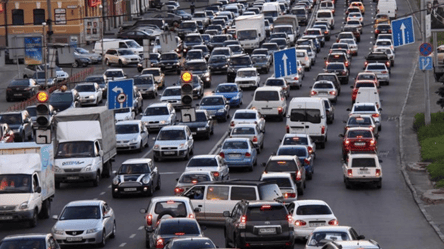 В Киеве ввели ограничения на движение транспорта по городу: какая причина - 285x160