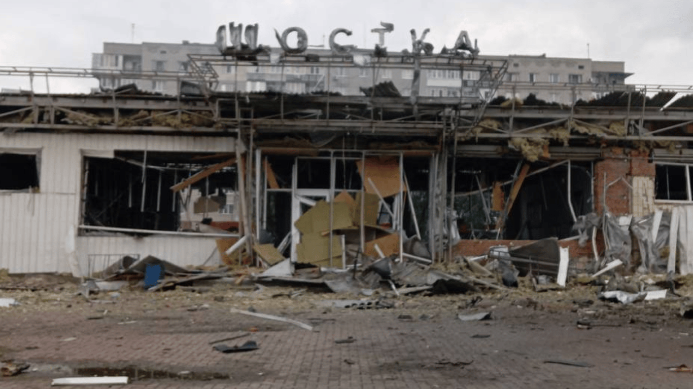 Росія знищила вокзал на Сумщині та вдарила по АЗС