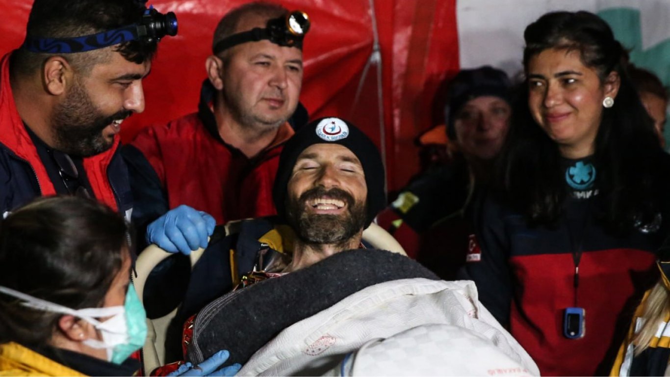 У Туреччині врятували спелеолога, який перебував під землею 12 днів