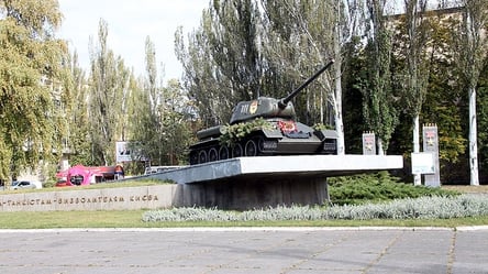 В Киеве декоммунизируют более 50 советских памятников — о чем идет речь - 285x160