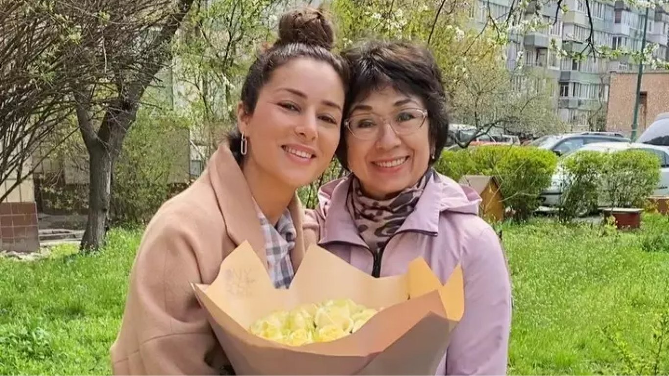 Українські знаменитості зворушливо привітали рідних з Днем матері — фото