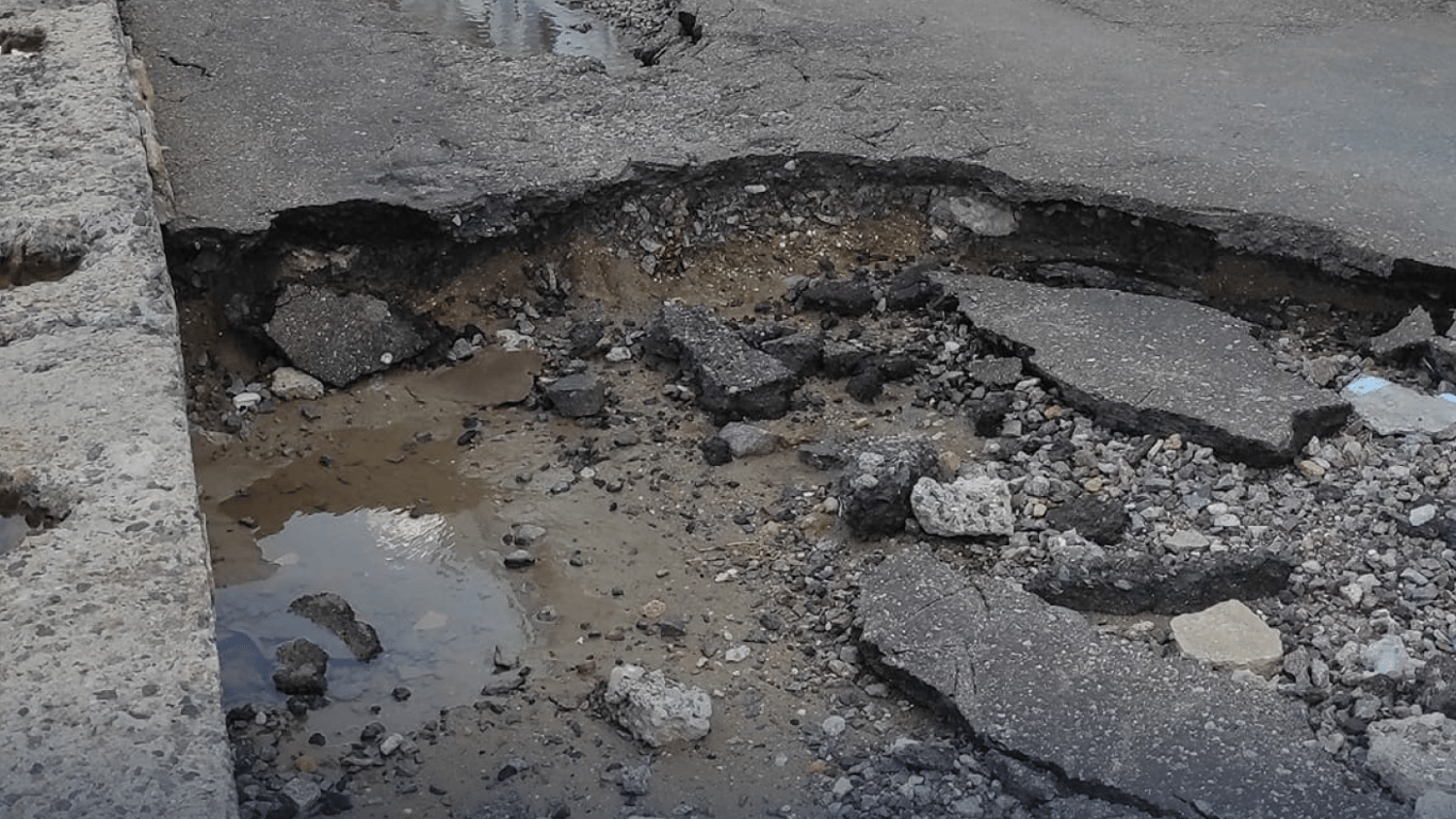 На морском побережье Одессы размыло набережную