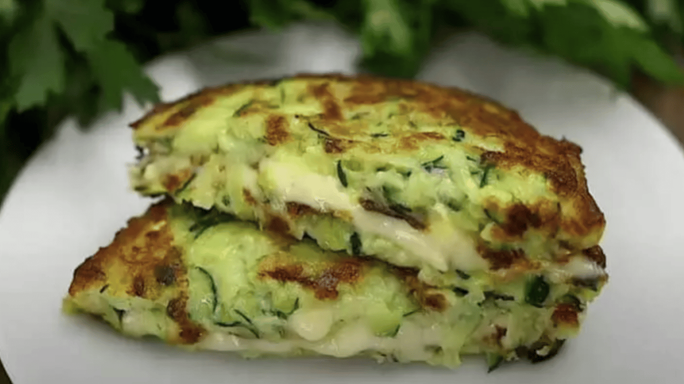 дуже смачні кабачкові оладки з сиром