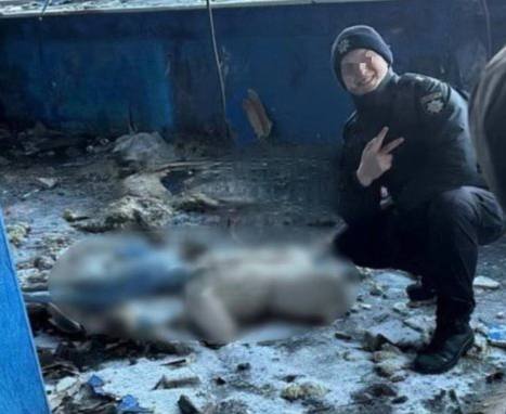 Курсант ДДУВС сфотографувався біля померлої дитини