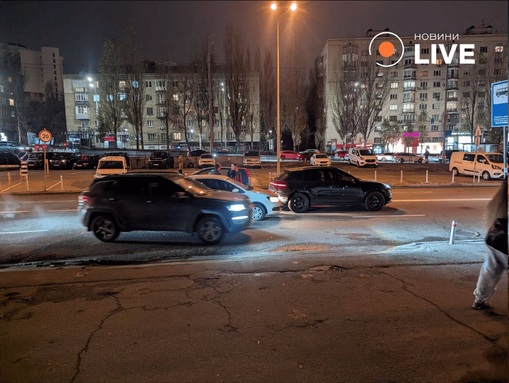 В центре Киева произошло ДТП с участием Porsche — фото - фото 2