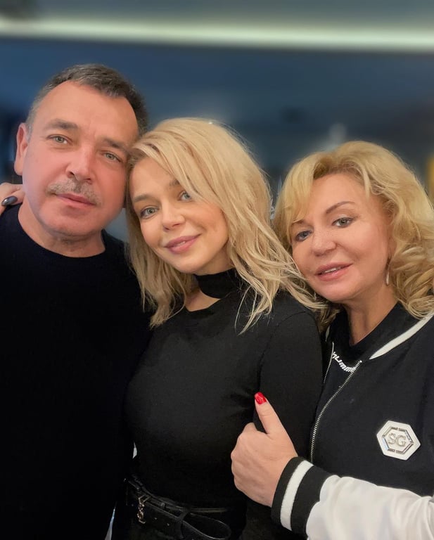 "Скоро приїду, обіймами все розкажу": Аліна Гросу зворушливо привітала батька з днем народження - фото 6