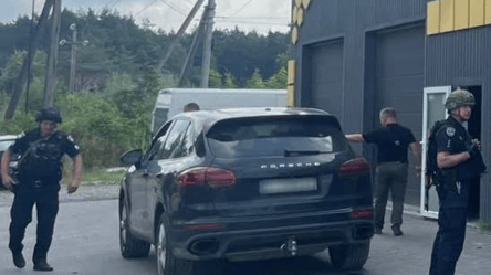 Во Львове мужчина открыл стрельбу на улице - 285x160
