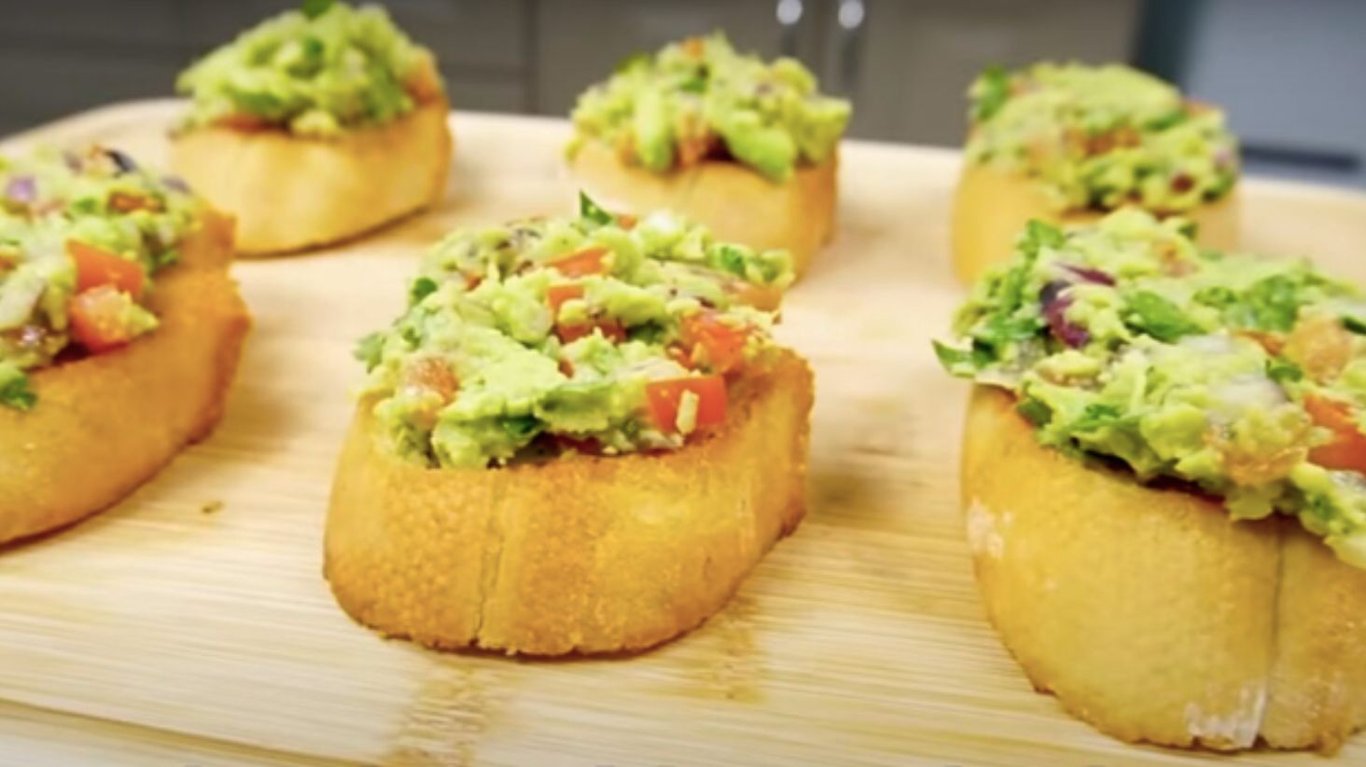 вкусная намазка из авокадо на завтрак