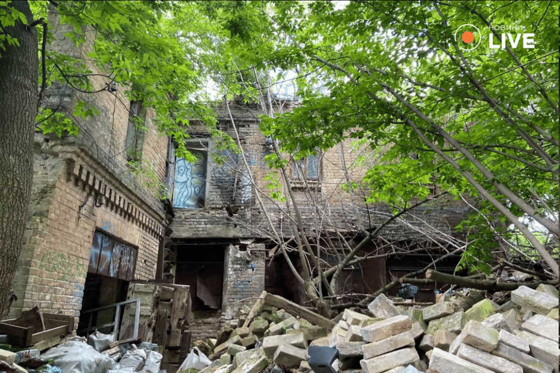 На Вознесенському узвозі розбирають історичну садибу — фото - фото 3