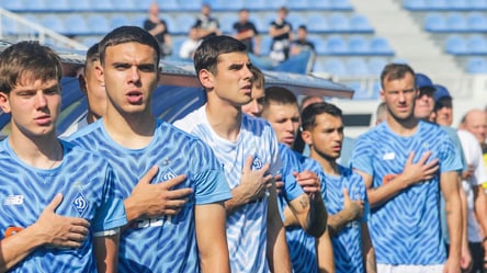 Болельщики Динамо набросились на игроков во время матча - 285x160