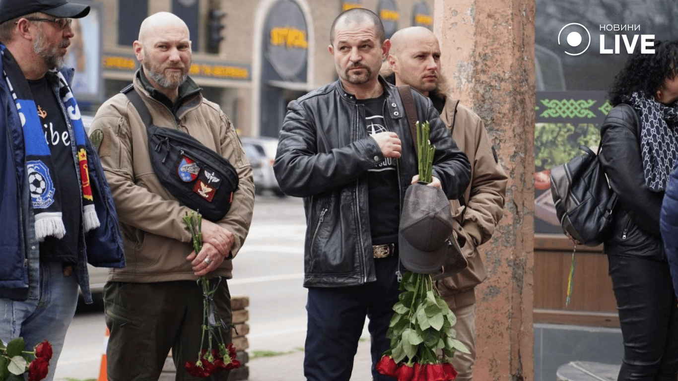 Поховання коміка Володимира Комарова