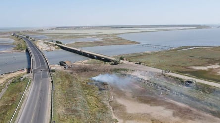 ВСУ с помощью дронов FP-2 взорвали Чонгарский мост - 285x160