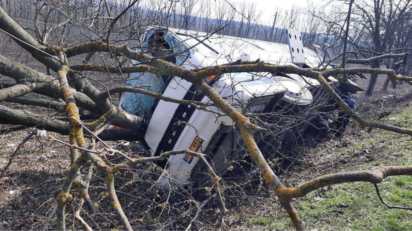 У Молдові перекинувся автобус з людьми, який прямував до Києва: деталі