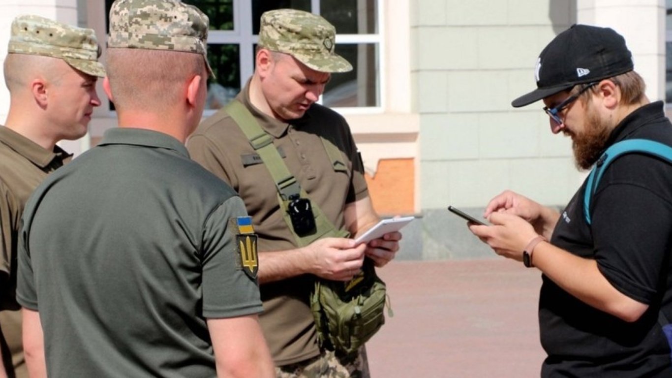 Вручение повесток в Украине — еще одну категорию граждан могут мобилизовать