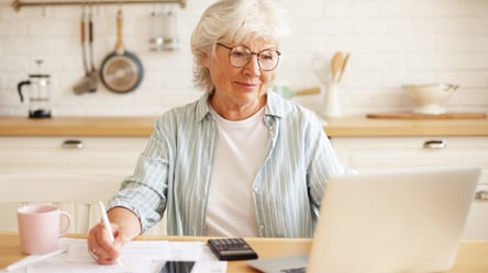 Оформлення пенсії онлайн — у ПФУ пояснили важливі нюанси - 285x160
