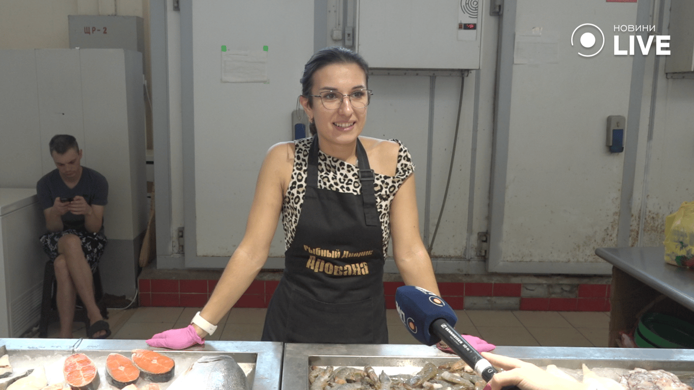 Продавчиня Юлія про асортимент риби 