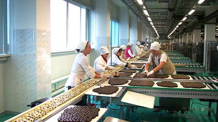 Зарплата более 70 тысяч гривен — в Польше нужны упаковщики конфет Ferrero - 290x166