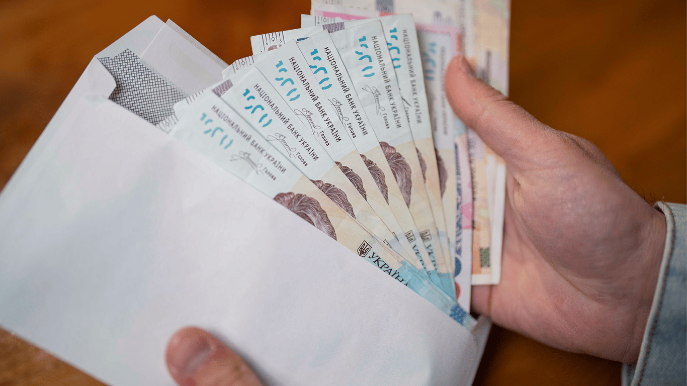 Допомога в старості: чи повинні повнолітні діти підтримувати батьків грошима