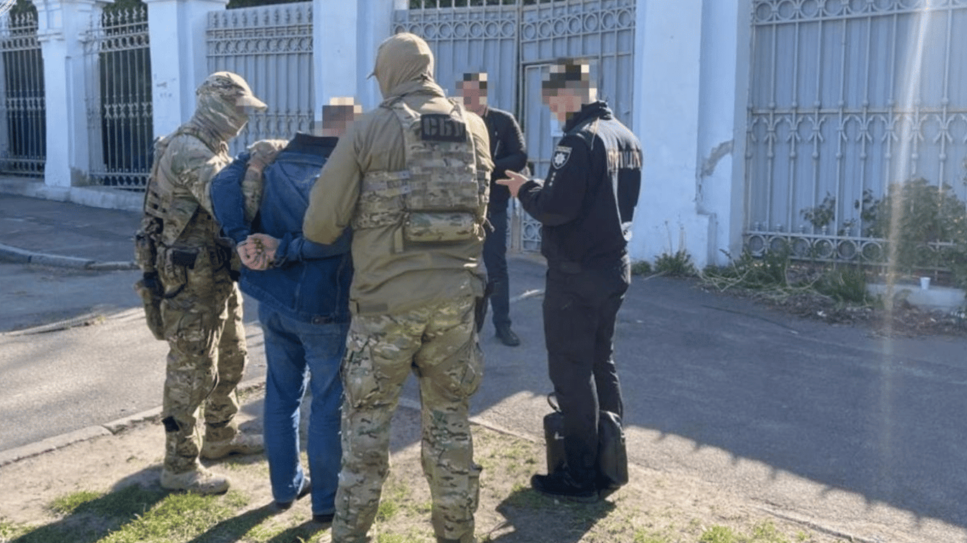 Чиновника Укрзализныци разоблачили на взятке в Киеве