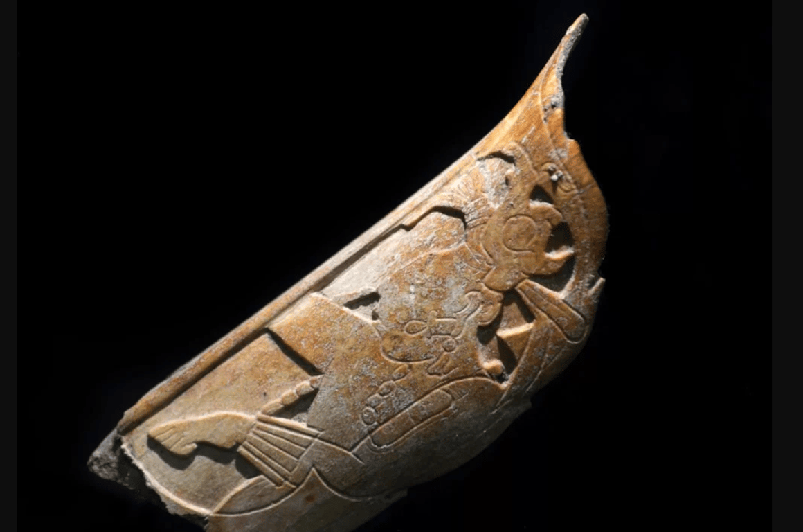 Украшение, найденное археологами в Мексике