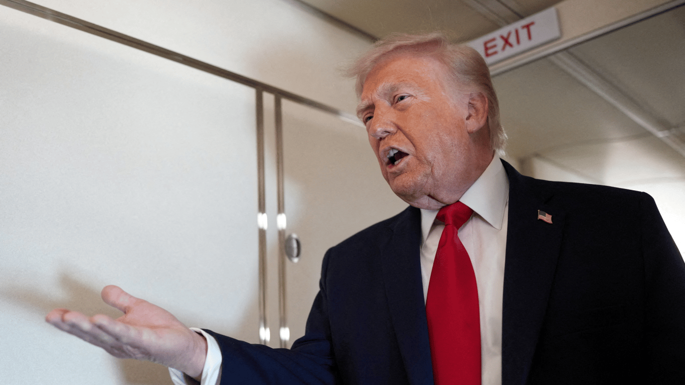 Трамп отреагировал на атаку Ирана по Израилю и анонсировал звонок Нетаньяху